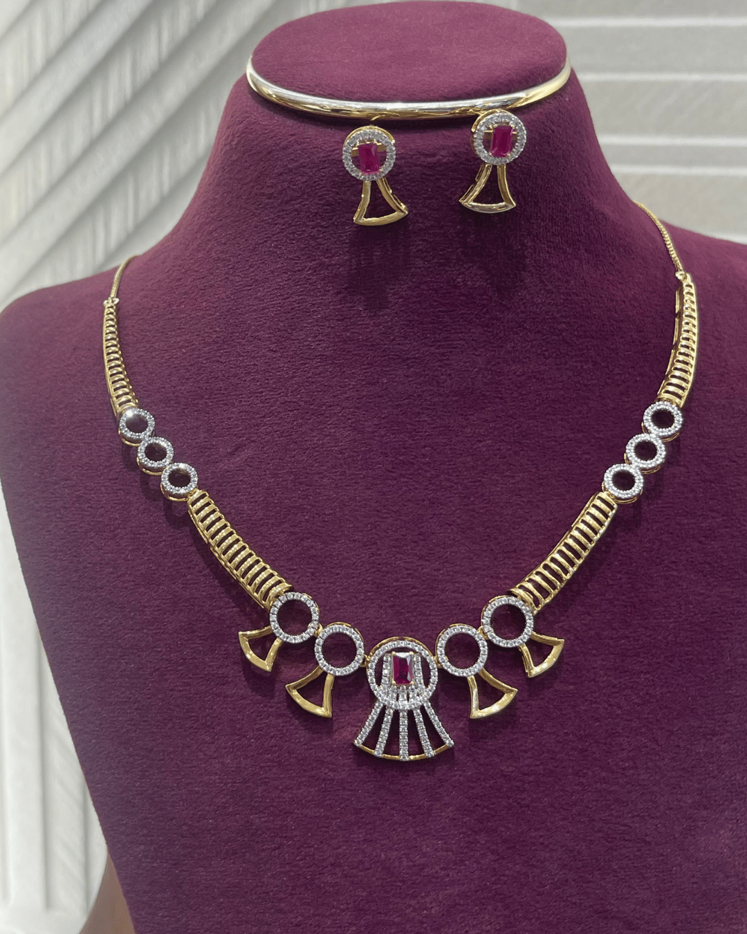 Traditional Luxe Necklace