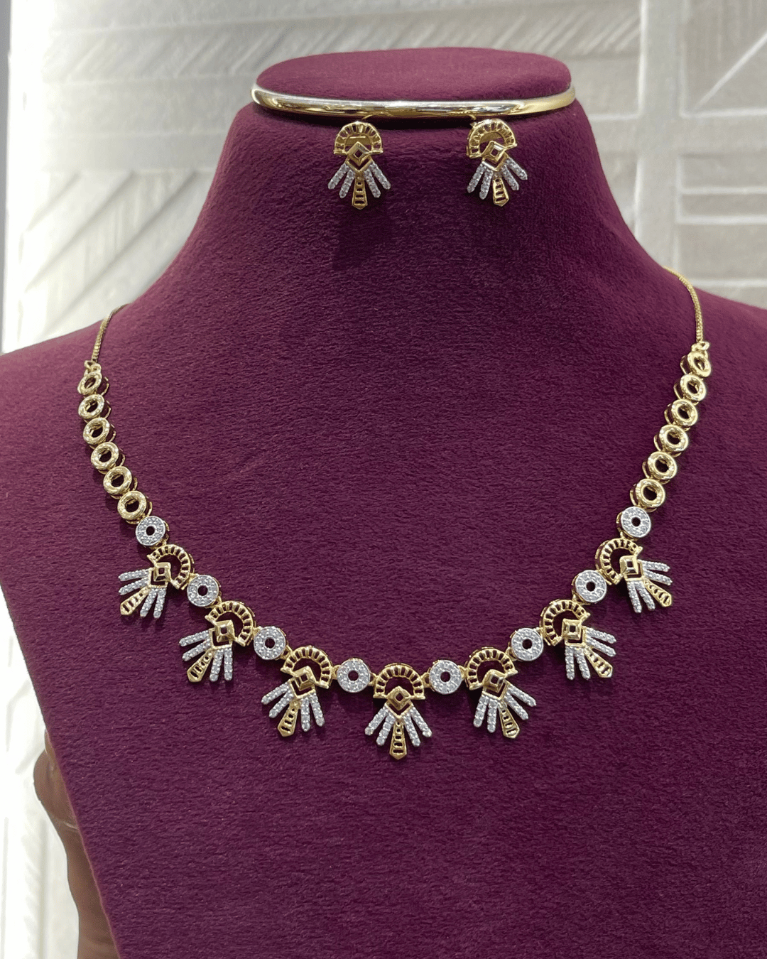 Mahira Elegance Necklace
