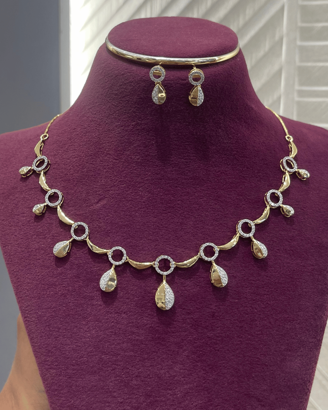 Riwayat Royal Necklace