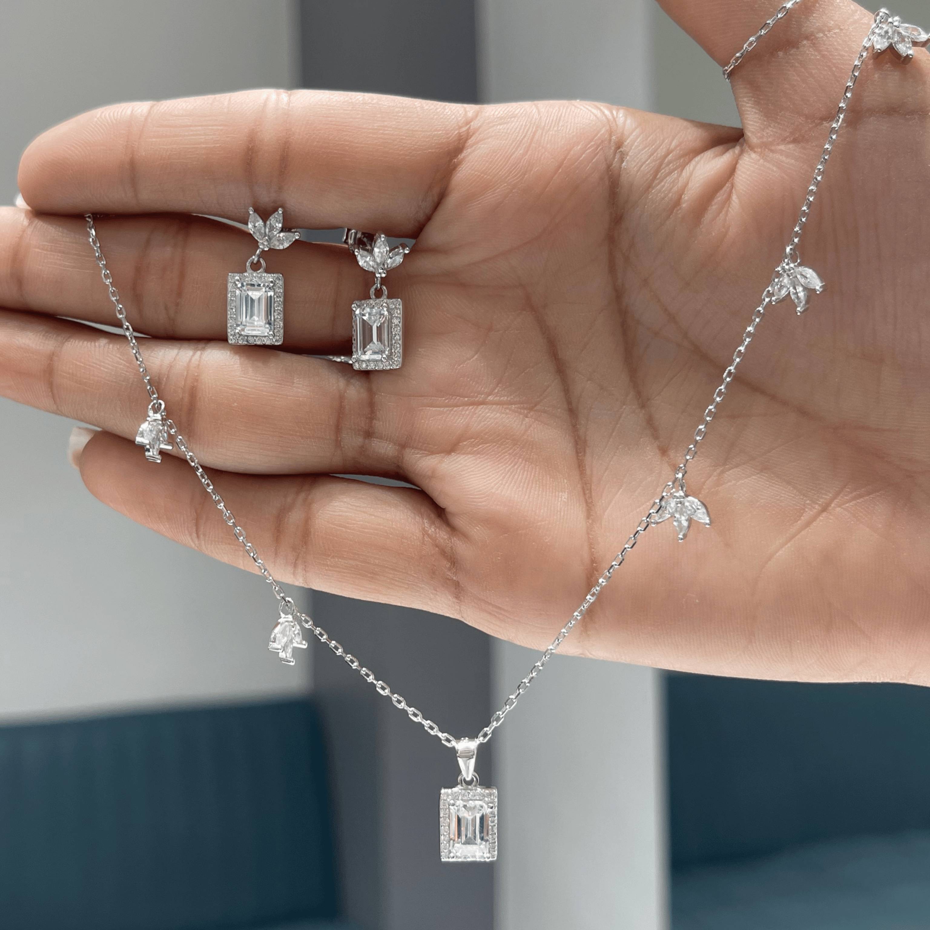 Azure Beauty Pendant Set