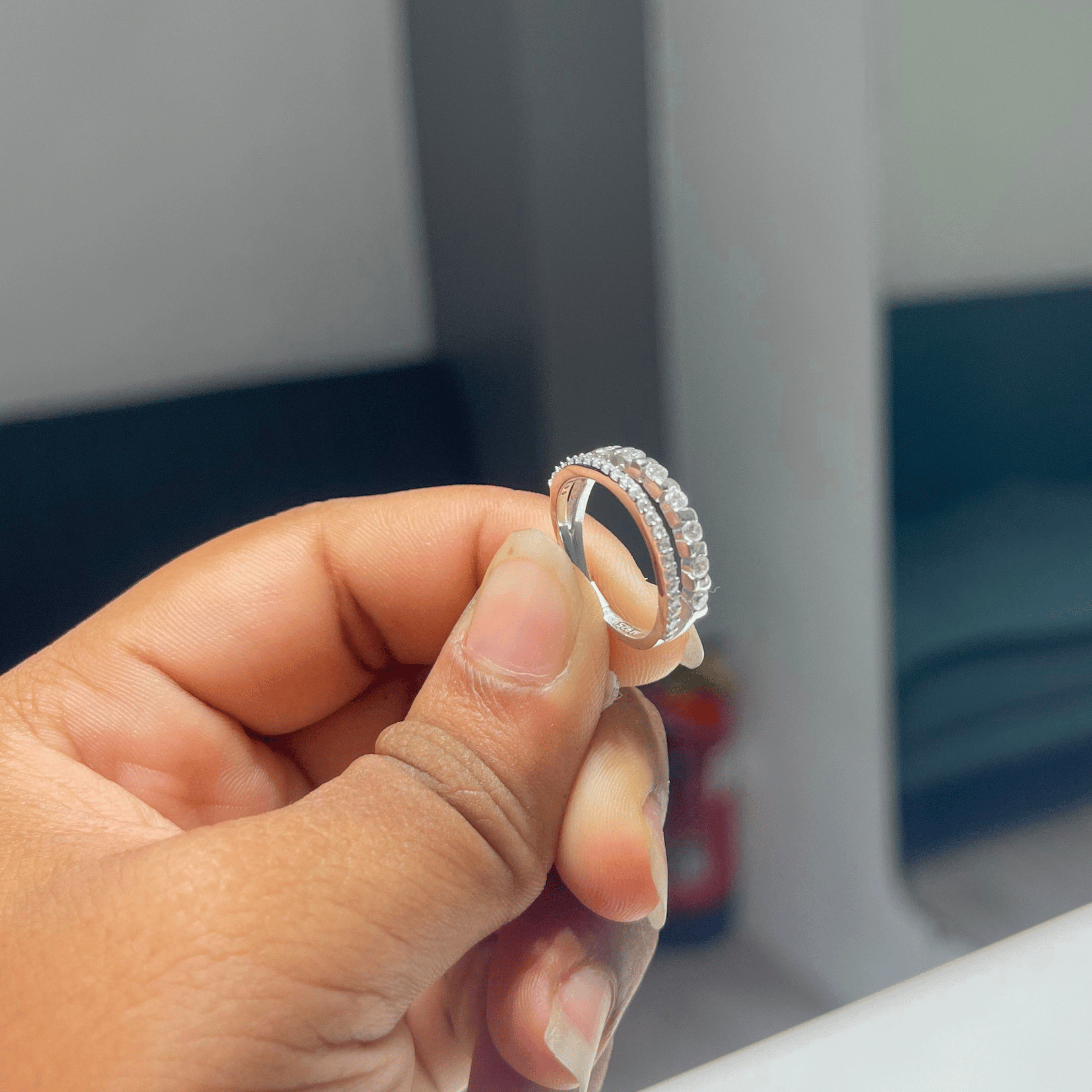 Elegant Curve Ring