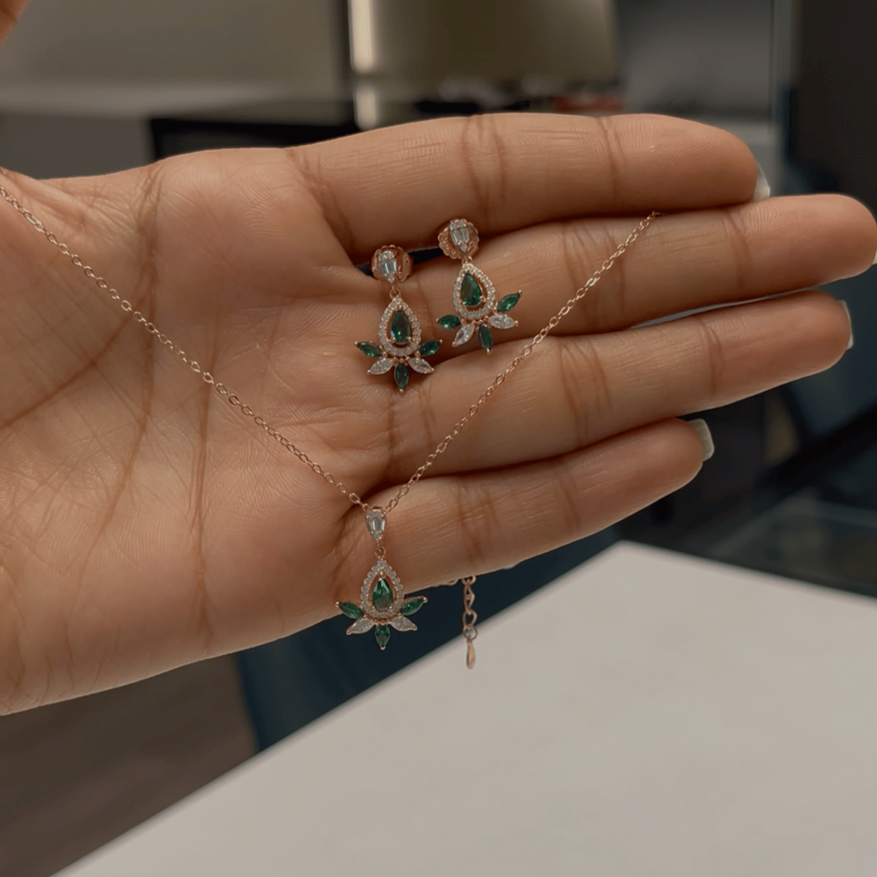 925 Silver Emerald Leaf Drop Necklace Set